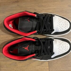 Men’s Nike Air Jordan Sneakers 9.5